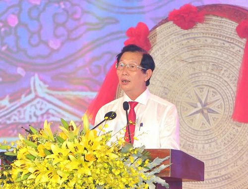 Phó Chủ tịch UBND tỉnh An Giang Lê Văn Phước phát biểu tại lễ khai hội. Ảnh: Angiang.gov.
