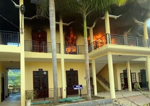 Vụ cháy xảy ra tại các phòng làm việc ở tầng 2 dãy nhà 2 tầng ngay trung tâm trụ sở Đảng ủy xã Thượng Đức.