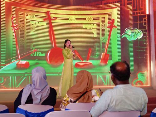Nhiều tiết mục nghệ thuật đặc biệt đặc sắc, tôn vinh văn hóa Việt Nam được các nghệ sĩ biểu diễn.