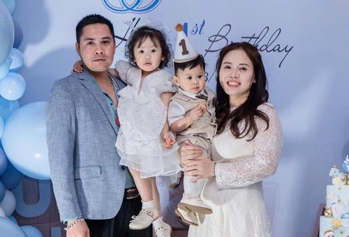 Từ căn nhà từng lặng lẽ vì thiếu tiếng trẻ thơ, giờ đây mỗi ngày đều ngập tràn tiếng cười của hai đứa trẻ.