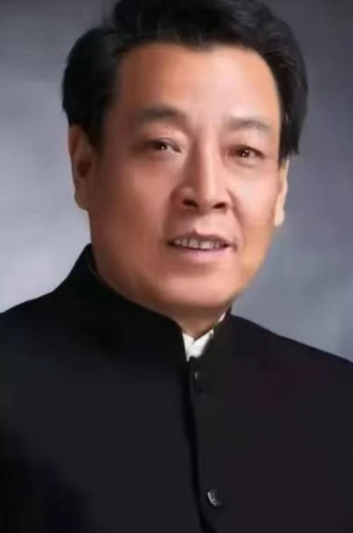 Trương Trị Trung là diễn viên cấp quốc gia hạng Nhất của Trung Quốc, với nhiều giải thưởng, danh hiệu cao quý.