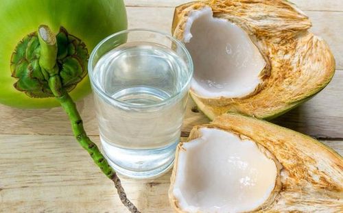 Nước dừa tươi có tác dụng hỗ trợ chống oxy hóa và làm chậm quá trình lão hóa của da.