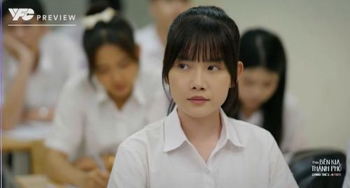 Tuyết Lan bị xem là hơi già so với học sinh.