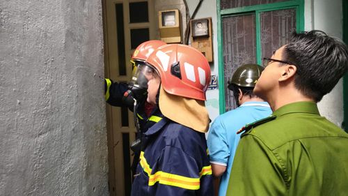  Căn nhà trong hẻm sâu bị thiêu rụi nhiều tài sản. Ảnh: CA 