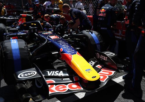 Chiếc xe của Verstappen không thể xuất phát.