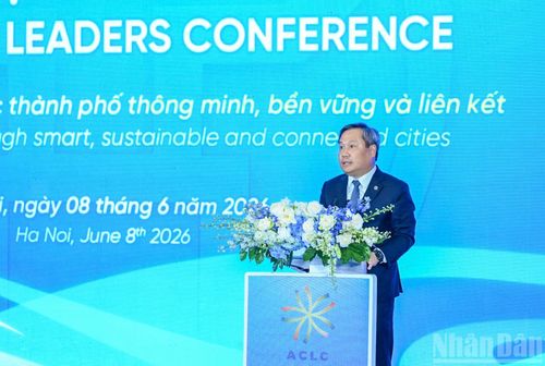 Chủ tịch Ủy ban nhân dân thành phố Hà Nội Vũ Đại Thắng phát biểu tại hội nghị. (Ảnh: DUY LINH)