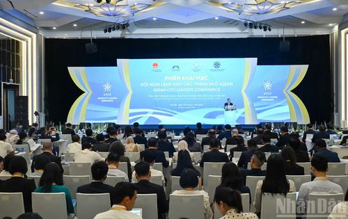 Quang cảnh Phiên khai mạc Hội nghị lãnh đạo các thành phố ASEAN. (Ảnh: DUY LINH)