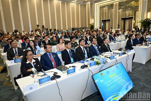 Lãnh đạo thành phố Hà Nội, các địa phương trong khu vực ASEAN và các đại biểu dự khai mạc hội nghị. (Ảnh: DUY LINH)