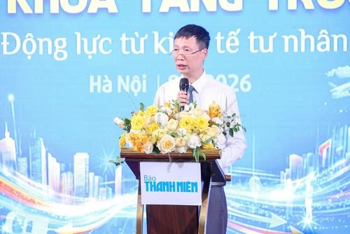 Nhà báo Trần Việt Hưng, Phó tổng biên tập Báo Thanh Niên phát biểu tại hội thảo.