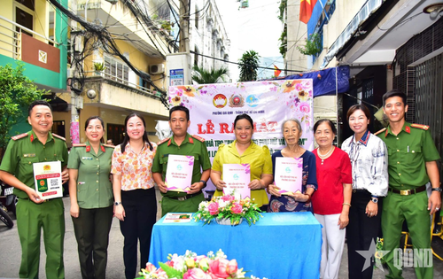 Phường Gia Định ra mắt “Khu trọ an toàn cho trẻ em và phụ nữ”. Ảnh: KIÊN TRUNG