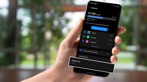 Trên điện thoại Samsung Galaxy, người dùng có thể kiểm tra tính năng này bằng cách vào Cài đặt, chọn Chăm sóc thiết bị, truy cập Bộ nhớ và tìm mục RAM Plus để giảm dung lượng hoặc tắt hoàn toàn, trong khi các hãng Android khác thường đặt tính năng tương tự dưới tên gọi Memory Extension hoặc RAM Extension.