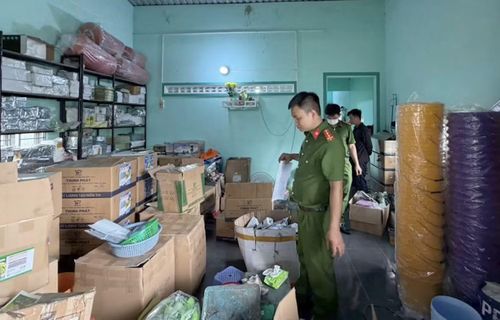 Cơ sở sản xuất phân bón, thuốc bảo vệ thực vật giả của Hiếu. Ảnh: CACC.