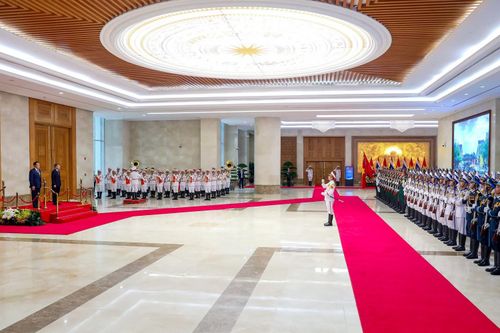 Toàn cảnh lễ đón Thủ tướng Thái Lan Anutin Charnvirakul tới thăm chính thức Việt Nam.