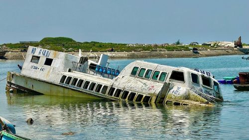 Một số tàu được đầu tư tiền tỷ nay đã hư hỏng, hoen gỉ nặng.