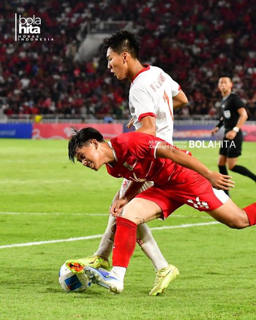 U19 Việt Nam (áo trắng) nhận thất bại đáng tiếc