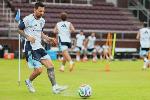 Messi tập luyện trước ngày ra quân. Ảnh: AFA