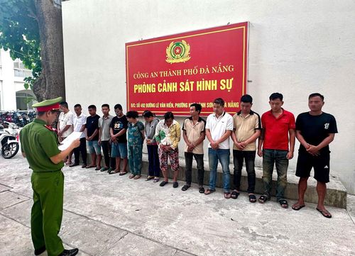 Công an triệu tập, làm việc với các đối tượng liên quan. Ảnh: Thành Anh.
