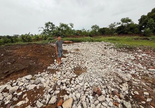 Bãi tập kết phế liệu trái phép tại Thôn Đại Điền Nam, xã Quảng Hà, tỉnh Quảng Ninh.