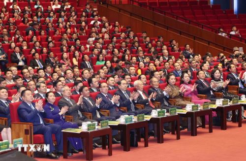 Các đồng chí lãnh đạo, nguyên lãnh đạo Đảng, Nhà nước dự khai mạc Đại hội. (Ảnh: Phương Hoa/TTXVN)
