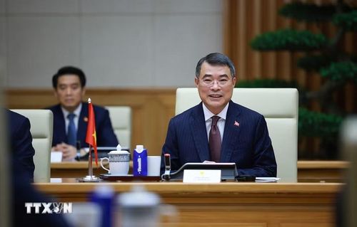 Thủ tướng Lê Minh Hưng phát biểu tại cuộc hội đàm với Thủ tướng Vương quốc Thái Lan Anutin Charnvirakul. (Ảnh: Dương Giang/TTXVN)