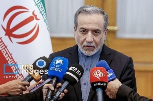 Ngoại trưởng Iran Abbas Araghchi tại cuộc họp báo ở Tehran. Ảnh: IRNA/TTXVN