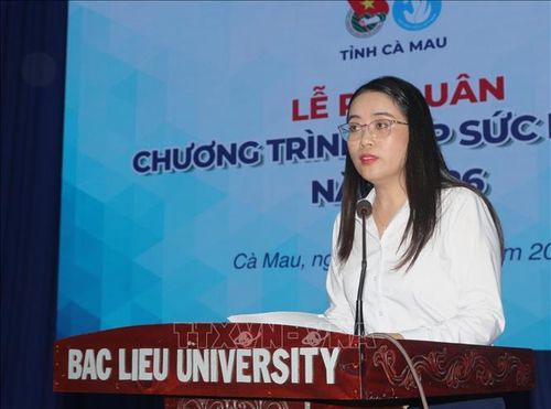 Phó Bí thư Tỉnh đoàn, Chủ tịch Hội Sinh viên Việt Nam tỉnh Cà Mau Nguyễn Trang Anh Thư phát biểu tại lễ ra quân.