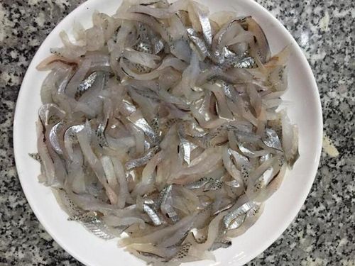 Gỏi cá dỗi nằm trong nhóm ngon hàng đầu của gỏi cá biển.