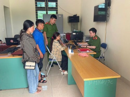 Công an làm việc với thiếu nữ bị dụ dỗ bỏ nhà đi làm "việc nhẹ lương cao"