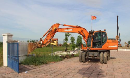 Đơn vị thi công tháo dỡ tạo mặt bằng xây dựng dự án tại thôn Ngô Thôn.
