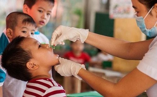 Bổ sung vitamin A góp phần phòng ngừa thiếu vi chất dinh dưỡng ở trẻ em. Ảnh: VY DŨNG
