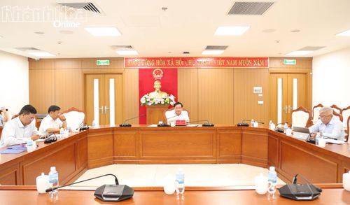 Quang cảnh cuộc họp tại điểm cầu UBND tỉnh.