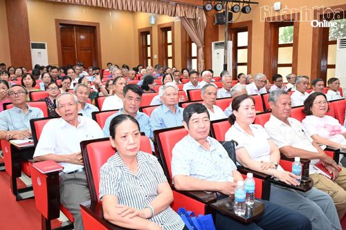 Các đại biểu tham dự hội nghị.
