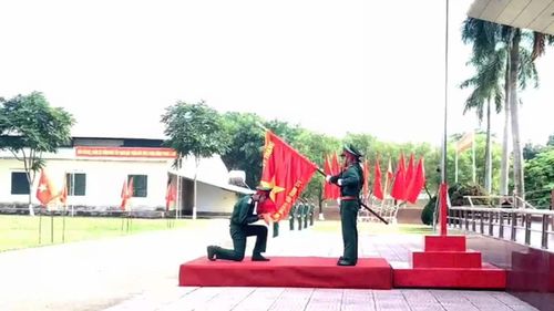 Chiến sĩ mới tuyên thệ nhậm chức.