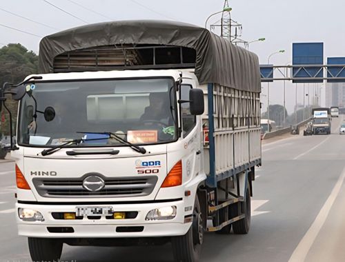 Thu hồi 15 phù hiệu xe ô tô kinh doanh vận tải đã cấp cho các phương tiện thuộc một số hợp tác xã vận tải trên địa bàn tỉnh.