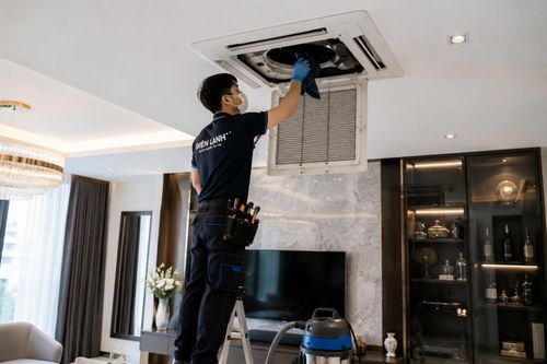 Vệ sinh điều hòa âm trần đúng chu kỳ không chỉ giúp không gian mát nhanh hơn mà còn góp phần cải thiện chất lượng không khí trong nhà (Ảnh minh họa)