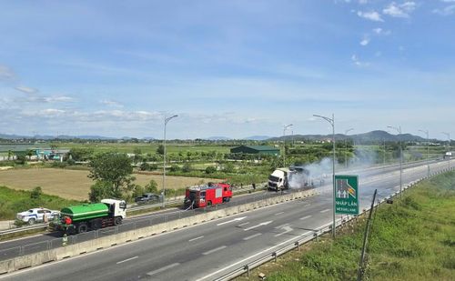 Vụ việc xảy ra ngay khu vực nút giao với Quốc lộ 8A đoạn qua địa bàn xã Đức Thịnh, tỉnh Hà Tĩnh.