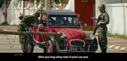 Tình tiết Nguyễn Thành và Năm Tâm phối hợp qua mặt lực lượng an ninh của phe đảo chính khiến nhiều khán giả liên tưởng tới nhiều bộ phim hành động Mỹ về những anh hùng miền viễn Tây.
