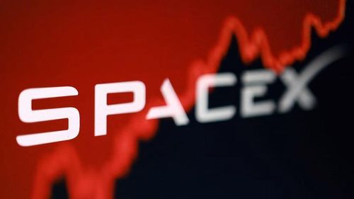 Thỏa thuận giữa SpaceX và Google là thương vụ mới nhất trong mạng lưới hợp tác đang phát triển nhanh chóng, liên kết các nhà sản xuất chip, nhà điều hành trung tâm dữ liệu và các nhà xây dựng mô hình AI, khi các tập đoàn công nghệ lớn đang chạy đua để đưa sức mạnh tính toán trực tuyến nhằm đáp ứng nhu cầu AI đang tăng vọt. Hình ảnh: Financial Times