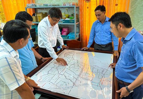 UBND xã Tạ An Khương họp rà soát, xây dựng đề án chi tiết sắp xếp từ 25 ấp hiện tại xuống còn 12 ấp.