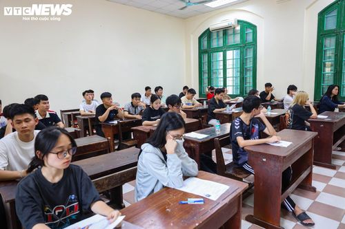 Học đại học là bài toán đầu tư dài hạn của thí sinh và gia đình. (Ảnh minh họa)