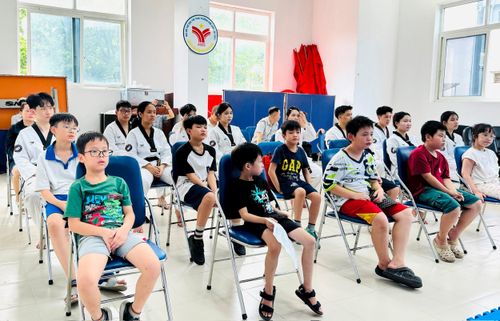 Các em thiếu nhi trên địa bàn phường Kim Liên tham dự Lễ khai giảng. Ảnh: PV