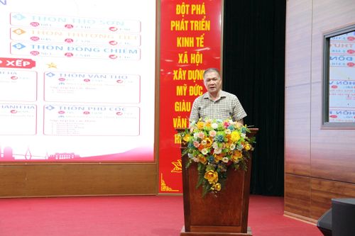 Chủ tịch UBND xã Mỹ Đức Nguyễn Quang Đường tiếp thu các ý kiến của đại biểu tại hội nghị. Ảnh: Biên Phạm