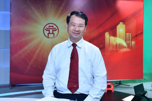 Ông Nguyễn Tiến Đạt, Phó Chủ tịch Hiệp hội Du lịch Hà Nội, kiêm Giám đốc Công ty Du lịch AZA Travel trao đổi tại chương trình. Ảnh: Phan Anh