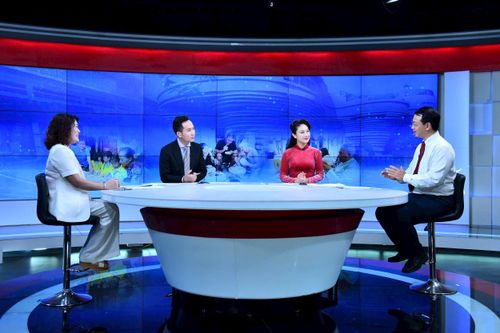 Ông Nguyễn Tiến Đạt, Phó Chủ tịch Hiệp hội Du lịch Hà Nội, kiêm Giám đốc Công ty Du lịch AZA Travel trao đổi tại chương trình. Ảnh: Phan Anh