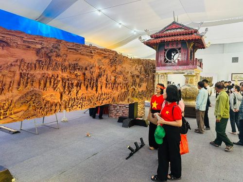 Các làng nghề Hà Nội tham gia giới thiệu, quảng bá sản phẩm tại Triển lãm 80 năm thành tựu đất nước. Ảnh: Hoàng Quyên