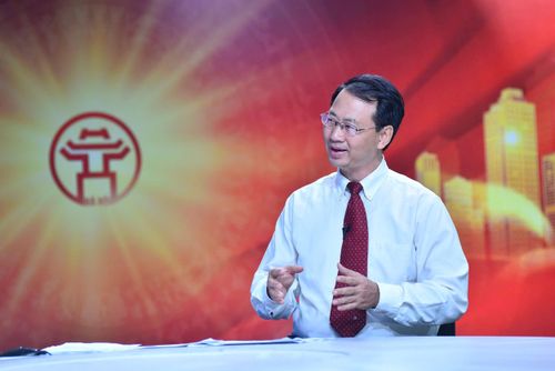Ông Nguyễn Tiến Đạt, Phó Chủ tịch Hiệp hội Du lịch Hà Nội, kiêm Giám đốc Công ty Du lịch AZA Travel chia sẻ tại chương trình. Ảnh: Phan Anh