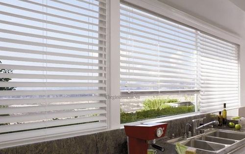 Màn sáo che nắng tự động là loại màn sáo truyền thống (dạng sáo ngang hoặc dọc) được tích hợp hệ thống động cơ điều khiển.