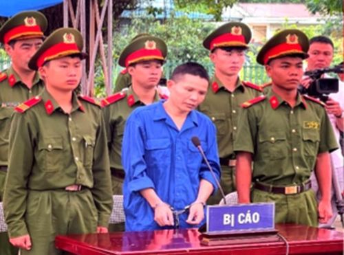 Bị cáo Tẩn Vần Lẻng tại phiên tòa lưu động. Ảnh: Công an tỉnh Lai Châu.