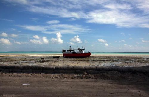  Kiribati được dự báo có thể biến mất do tác động của biến đổi khí hậu. 