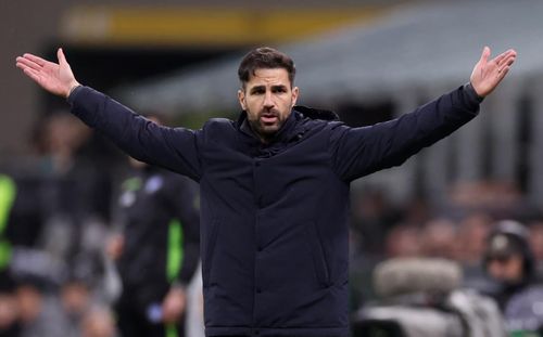 Cesc Fabregas nằm trong tầm ngắm của Barcelona